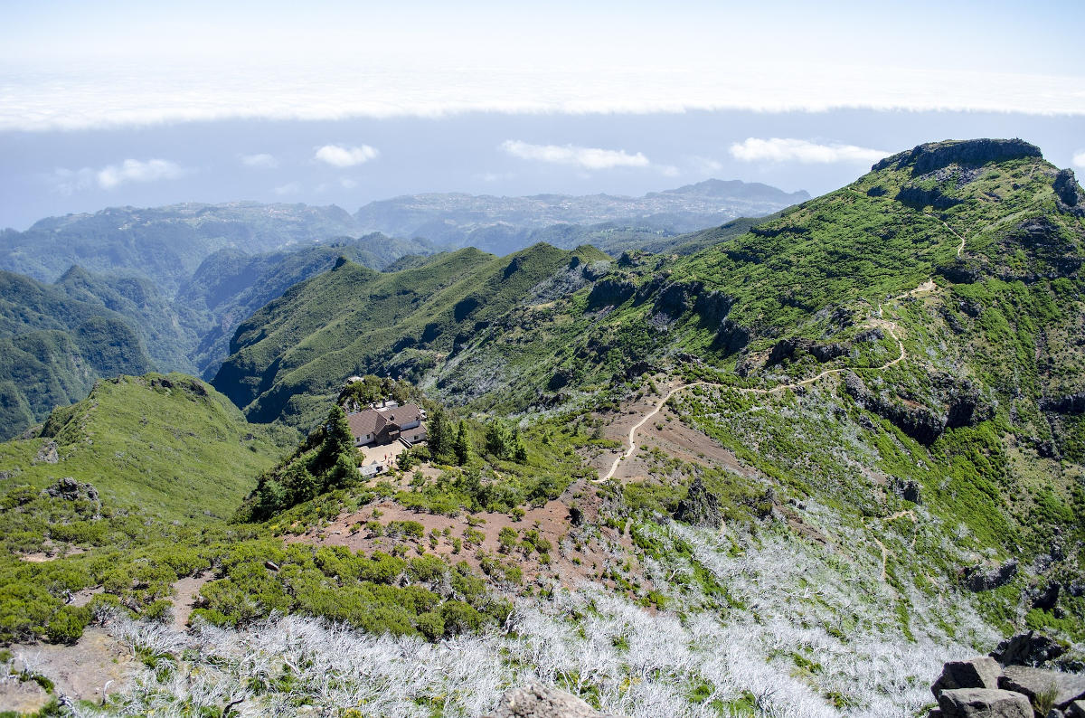 Sentier dans les picos, montagne de Madère