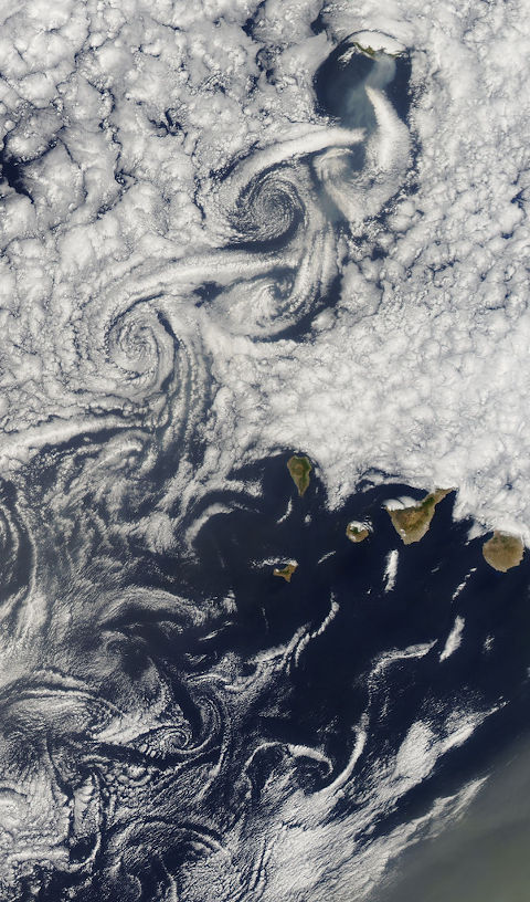Les nuages littéralement stoppées par les îles et les montagnes - Madère & Les Canaries