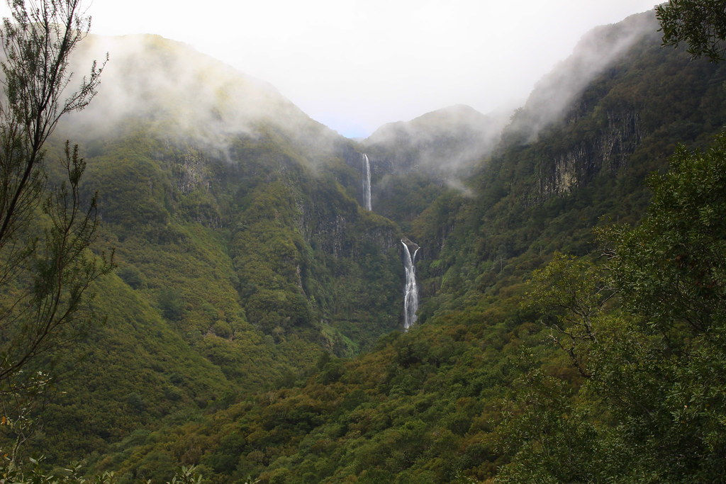 La cascade do risco, vue lointaine