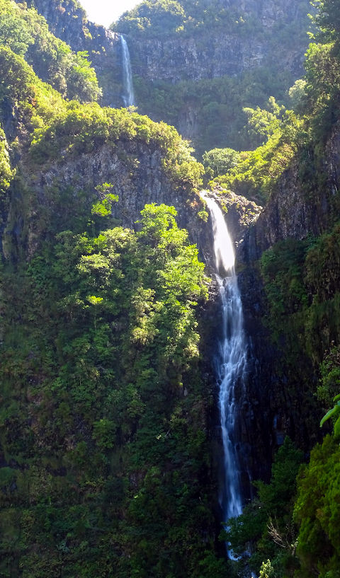 Zoom sur La cascade de Risco - Madère