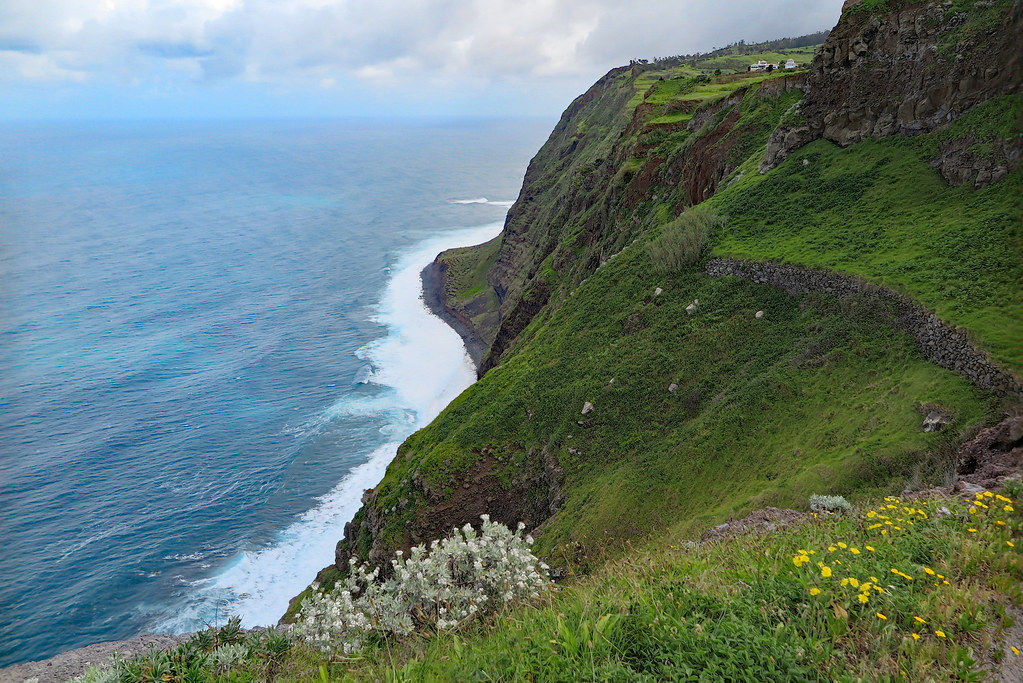 Les falaises de la côte ouest de Madère