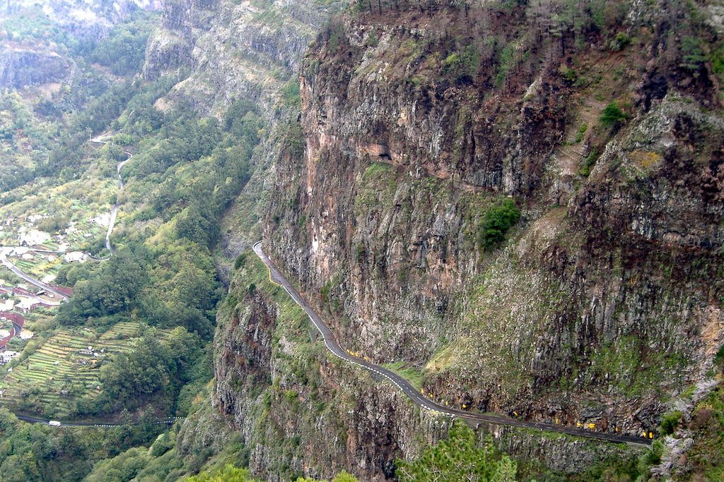 Curral das Freiras mountain road - Nonnes valley