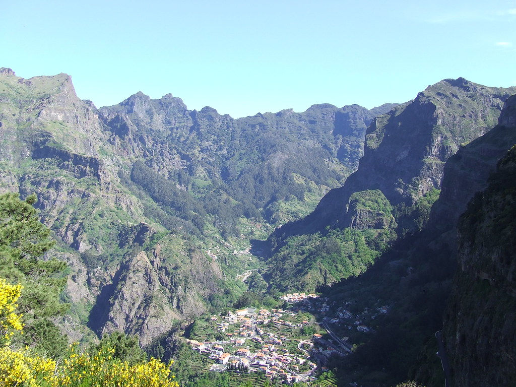 Vue sur le village de Curral das Freiras