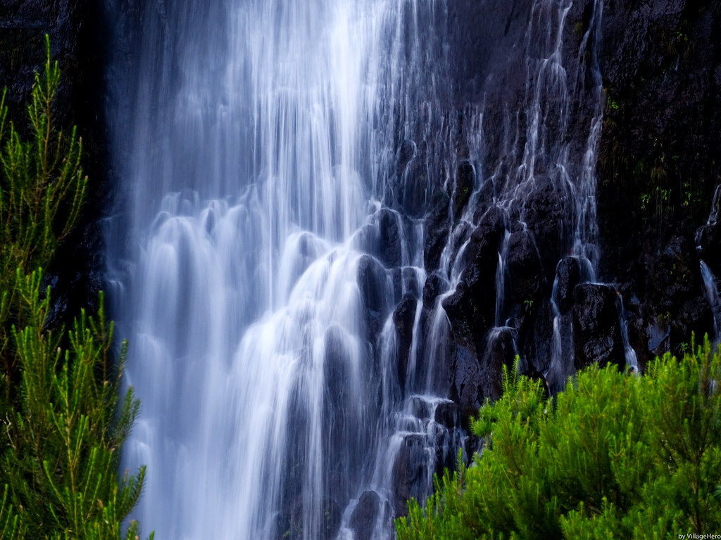 Zoom sur La cascade de Risco - Madère