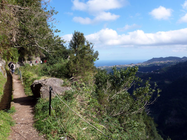 Levada do rei : Vue depuis la falaise sur Madère