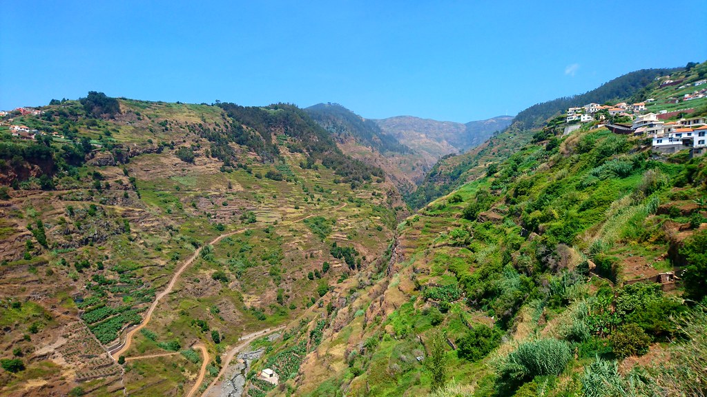 Les panoramas extraordinaires depuis la levada nova - Madère