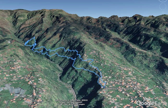 La randonnée Levada Nova Levada do Moinho, à flanc de la montagne - vue GoogleEarth
