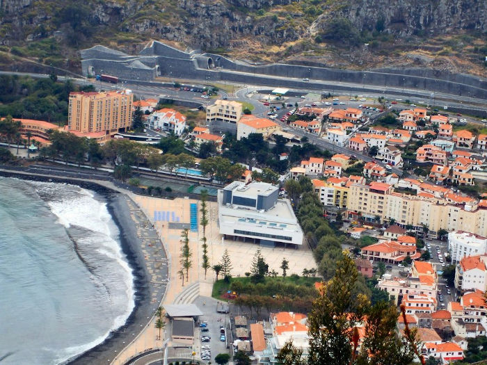 Ville Machico, vue sur complexe hotelier - Madère