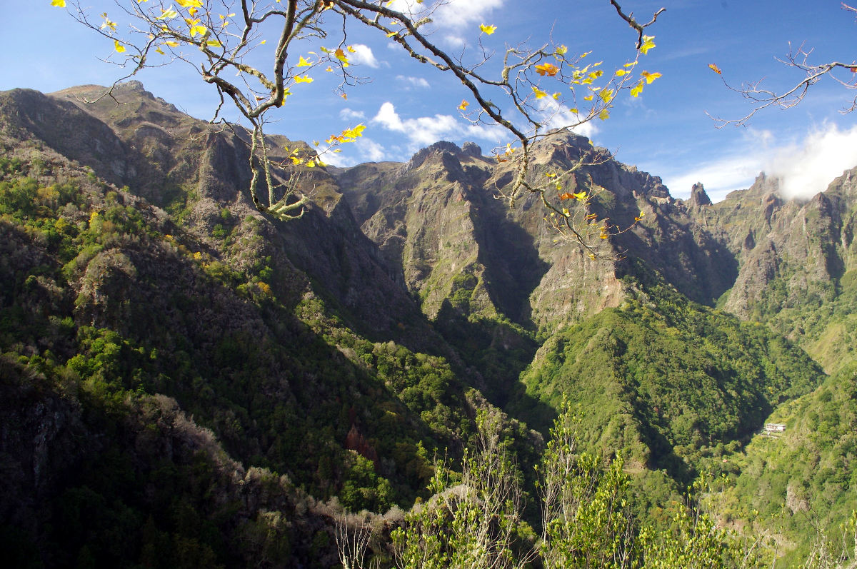 vue incroyable sur les picos de Madère depuis balcoes